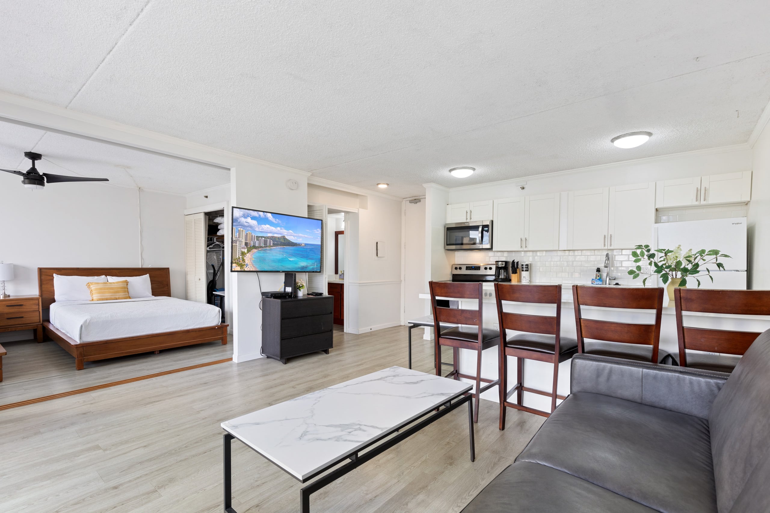 Condo in Honolulu · ★4.61 · 1 bedroom · 3 beds · 1 private bath - Image 1