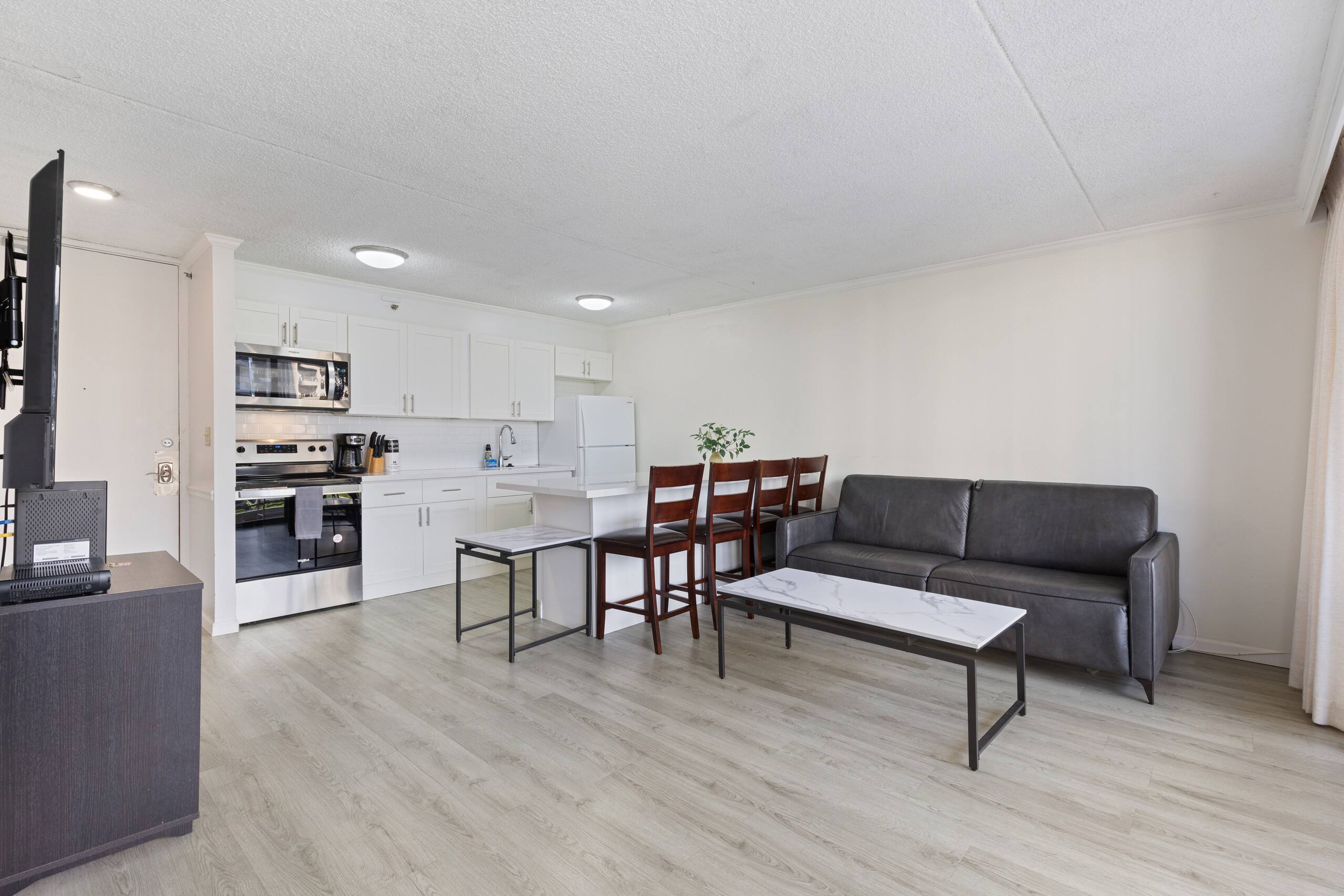 Condo in Honolulu · ★4.61 · 1 bedroom · 3 beds · 1 private bath - Image 2