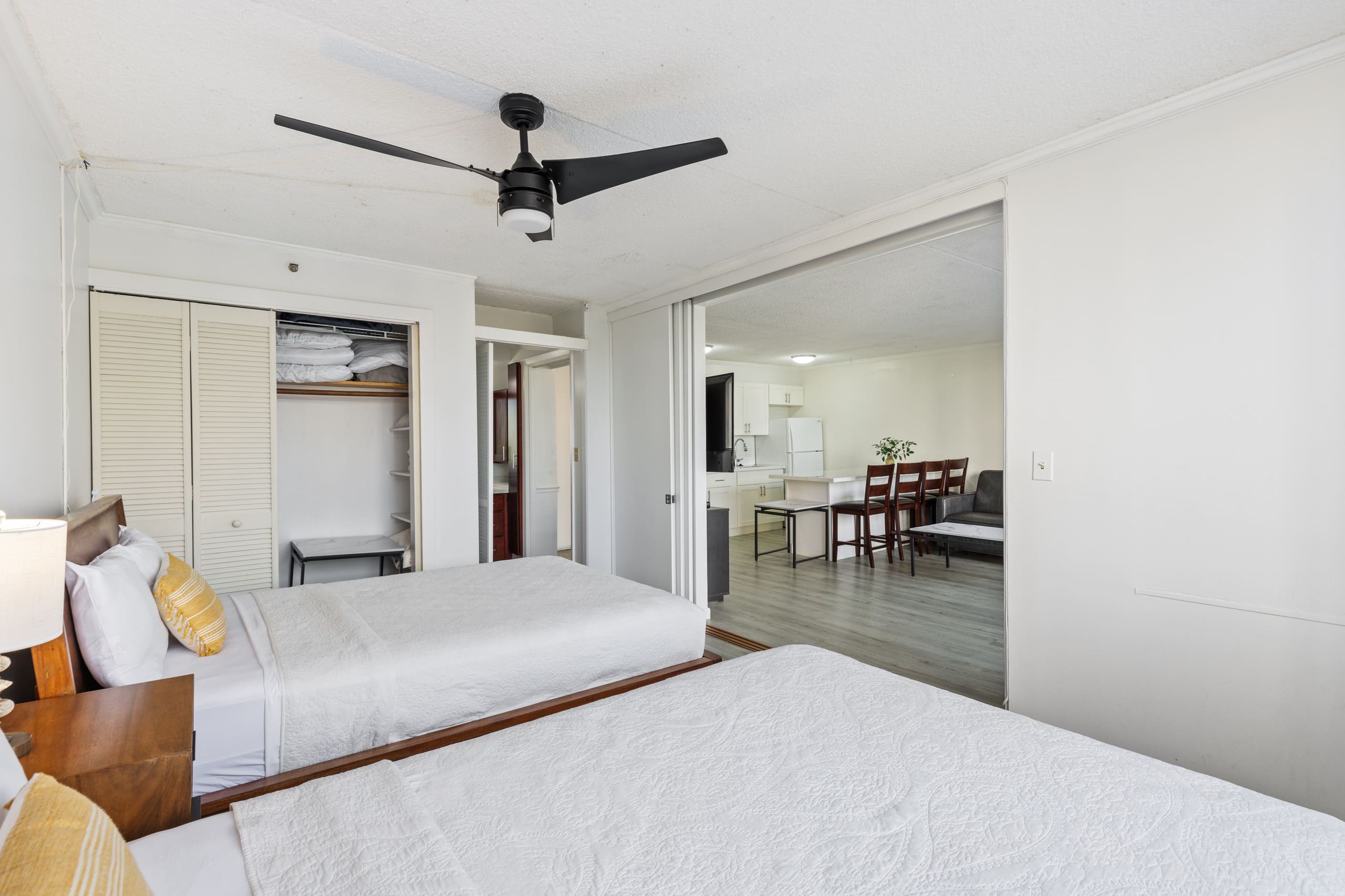 Condo in Honolulu · ★4.61 · 1 bedroom · 3 beds · 1 private bath - Image 10