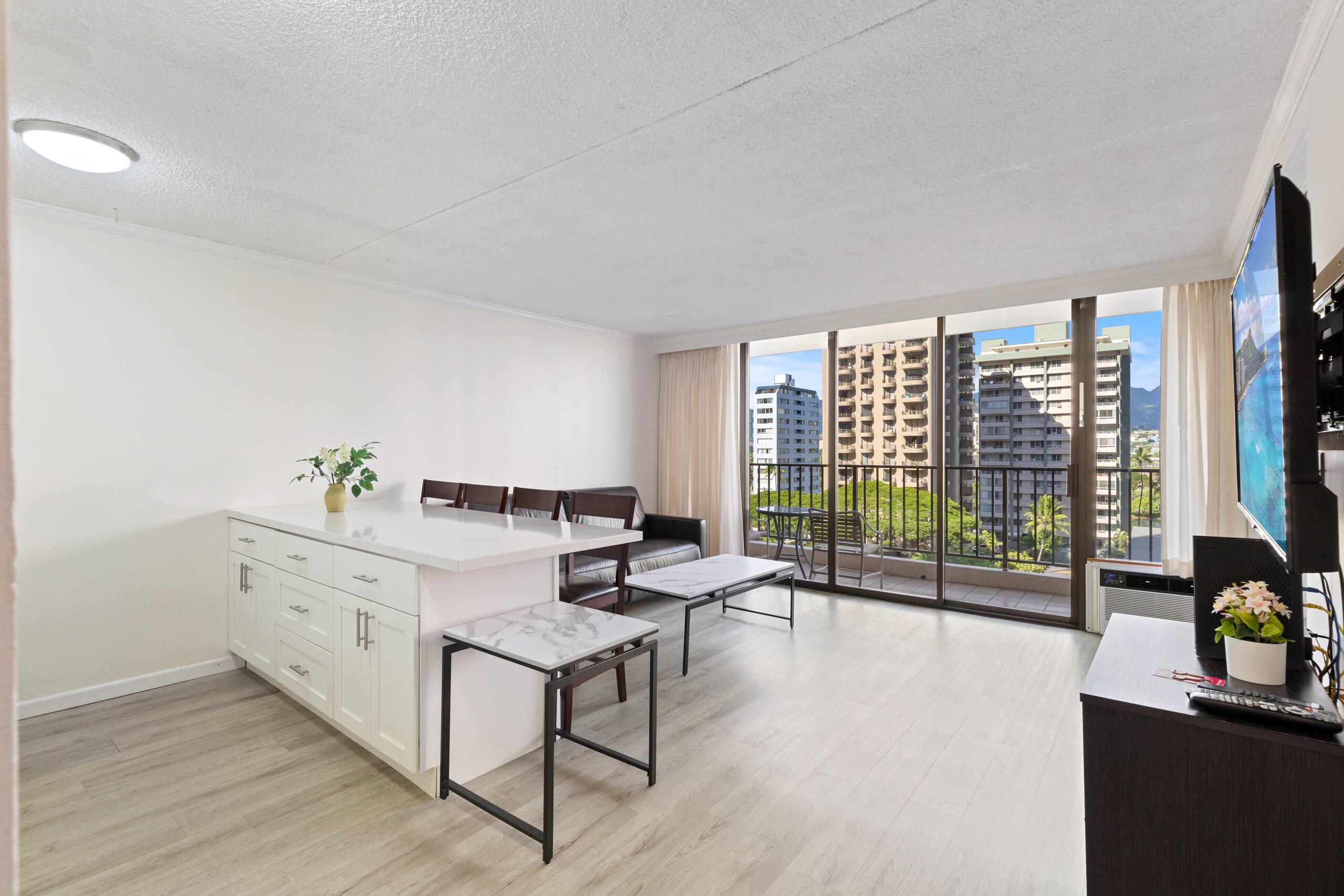 Condo in Honolulu · ★4.61 · 1 bedroom · 3 beds · 1 private bath - Image 3