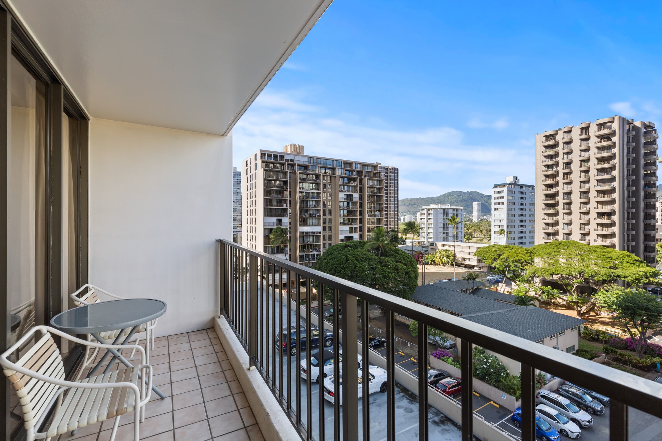 Condo in Honolulu · ★4.61 · 1 bedroom · 3 beds · 1 private bath - Image 14