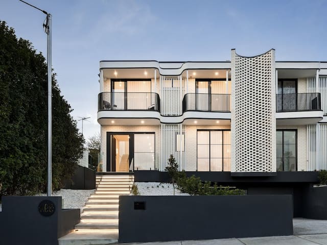 Exceptional Luxurious Duplex in an Great Location