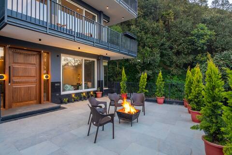 StayVista at Twilight Perch w/ BBQ, Bonfire, Lawn