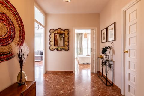 Top performing Airbnb: Free parking Plaza Magdalena Terrace in Alfalfa