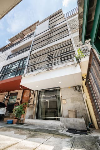 MIQ Siam_4BRhouse,Center of Siam,250m to BTS/Loft gallery image 4
