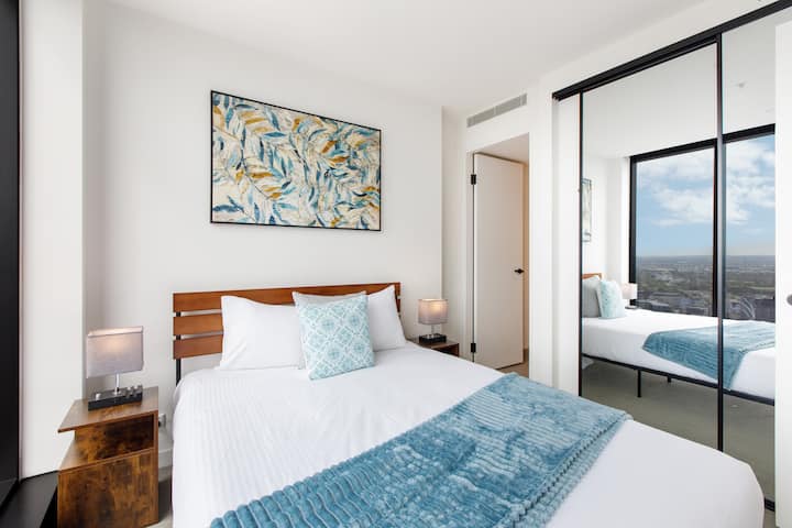 Bedroom 1 image 2