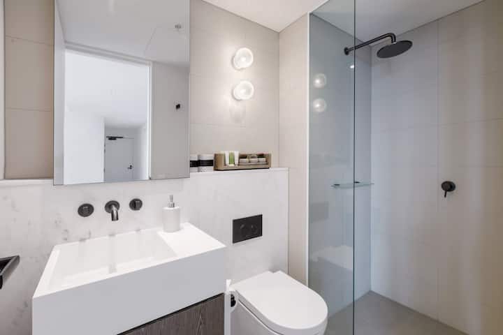 Full bathroom 1 image 1
