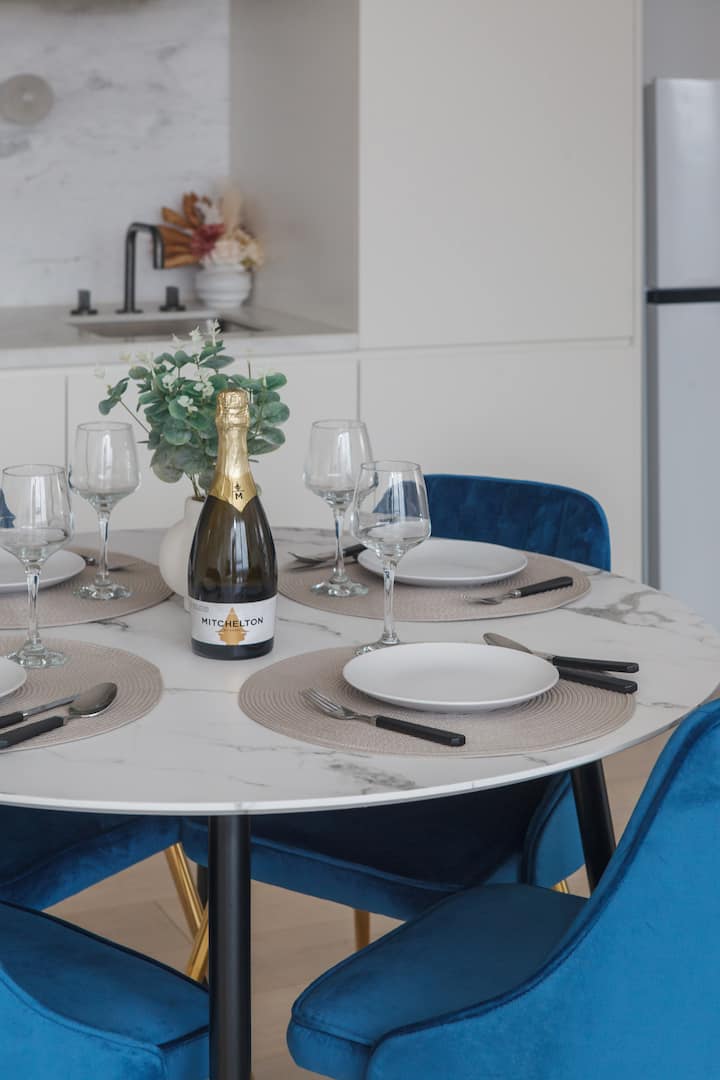 Dining area image 2