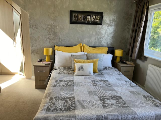 Entire 4-Bedroom Home in Hale