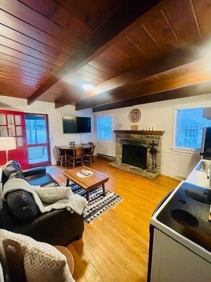 Pioneer Village - Pet Friendly Cabin 9 - Maggie Valley