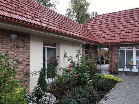 Johnyho Bydlení/Johnny's Booking