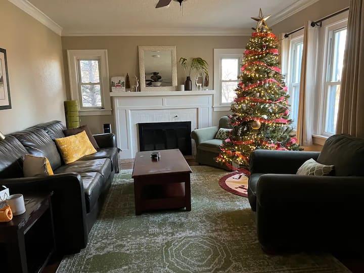Cozy Cottage With Home Theatre In Joliet - ジョリエット, IL