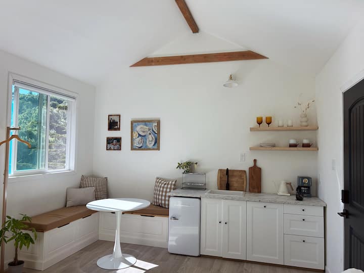 Stylish Sausalito Bungalow With A View - Coastal Trail, CA