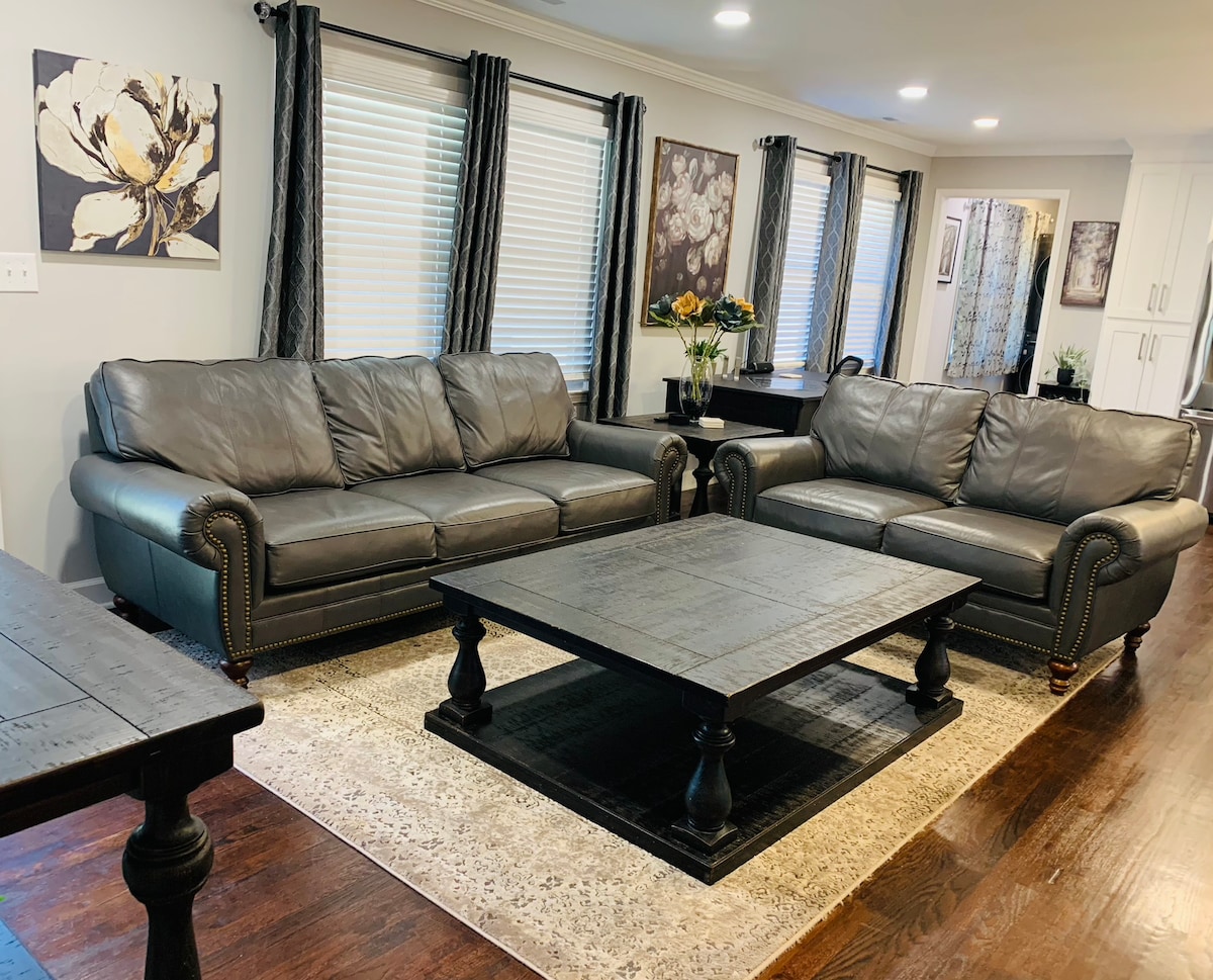 Top Airbnb: Travelers Rest Treasure - Pet Friendly in Greenville