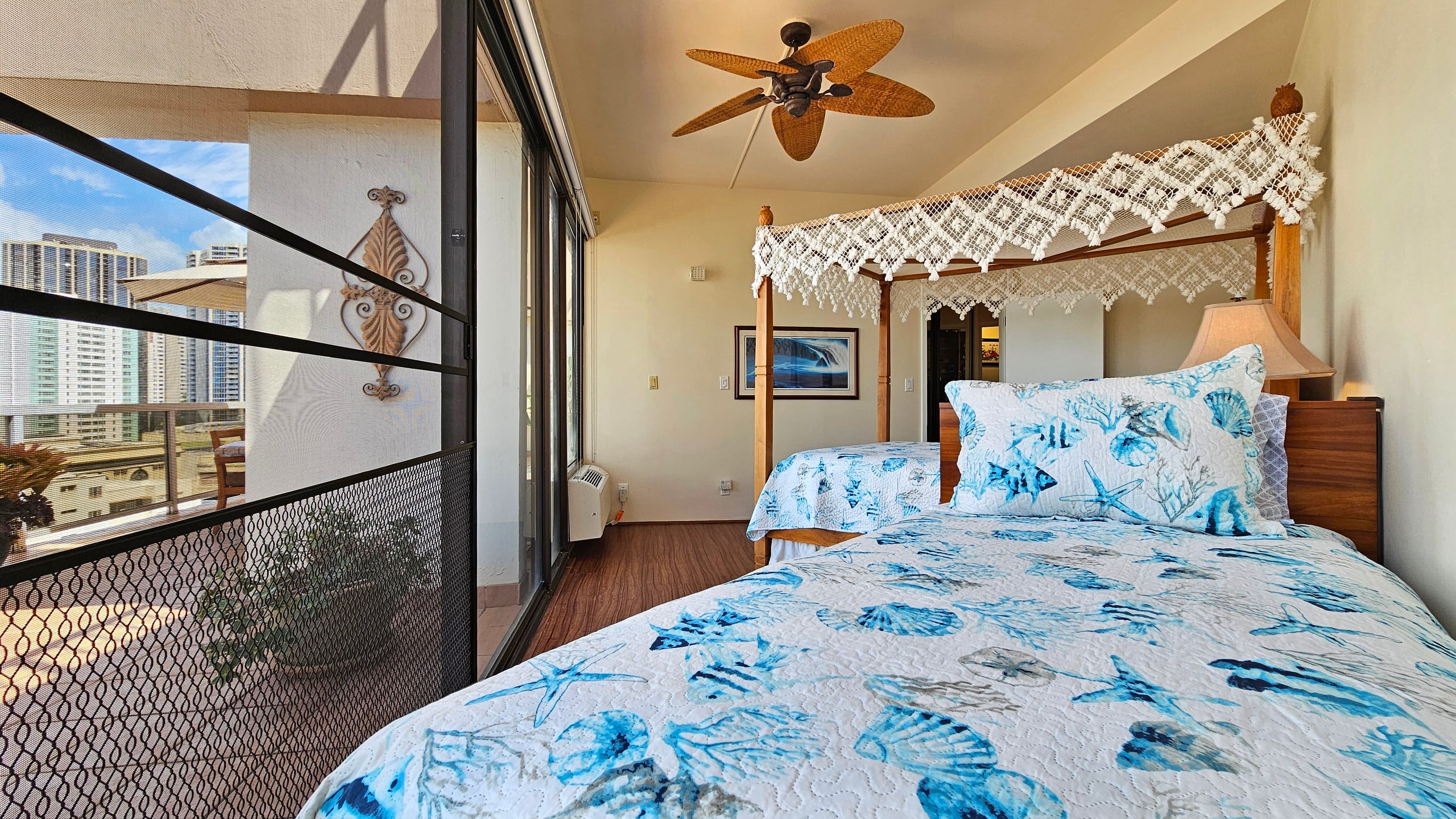 Spacious Lanai & Relaxing Vibes, Free Parking. - Image 12