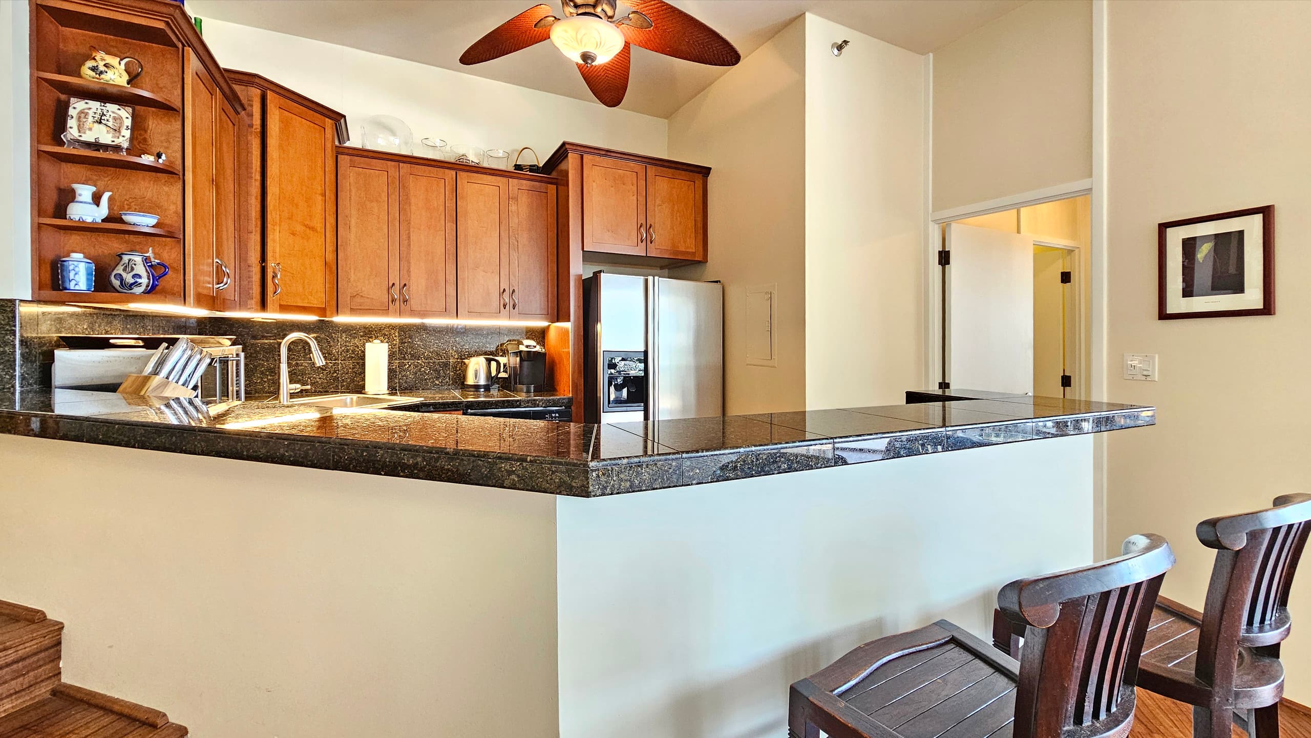 Spacious Lanai & Relaxing Vibes, Free Parking. - Image 7