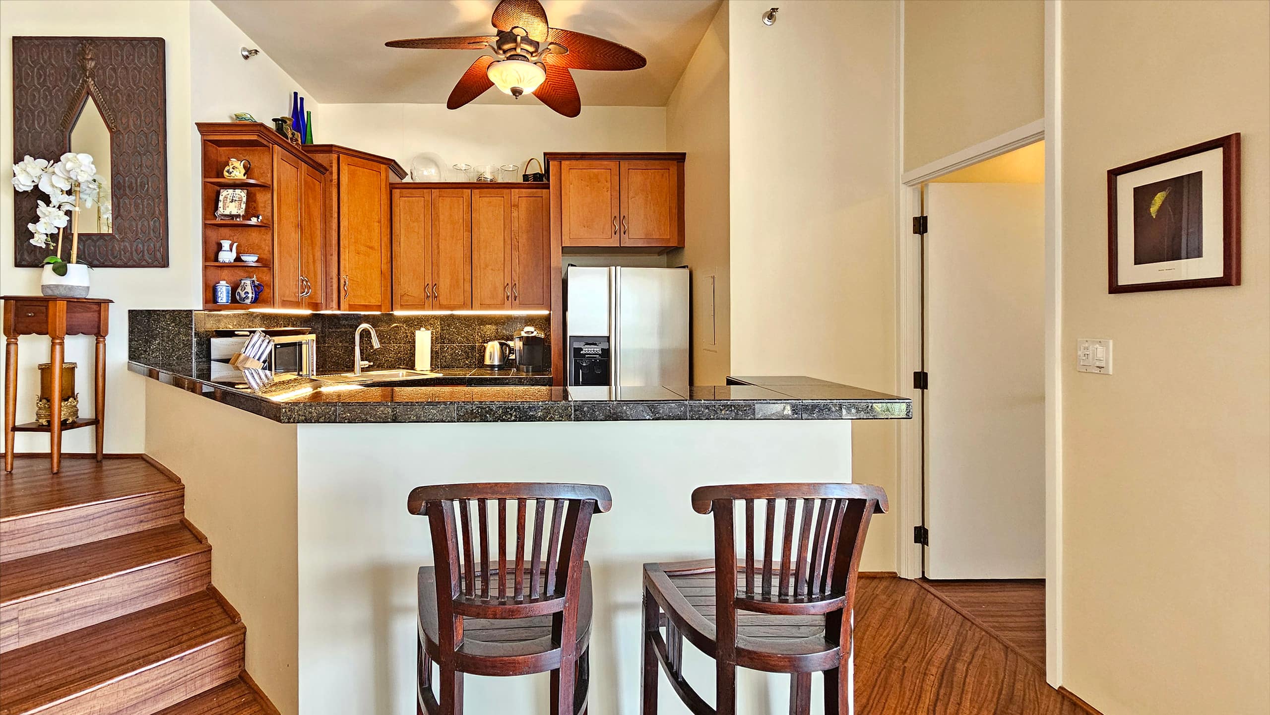 Spacious Lanai & Relaxing Vibes, Free Parking. - Image 6