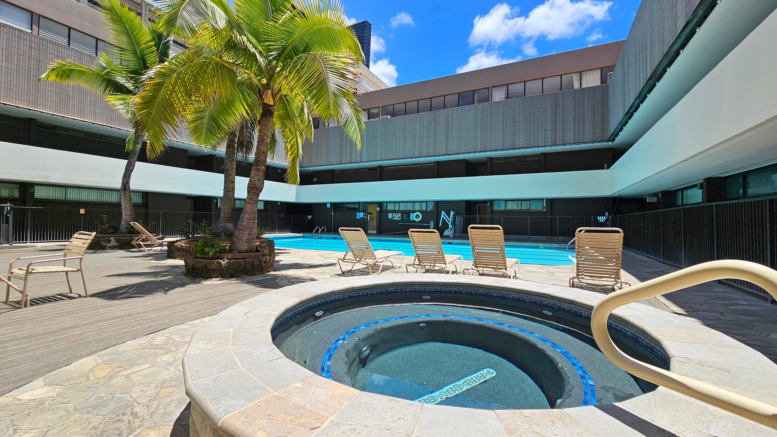 Spacious Lanai & Relaxing Vibes, Free Parking. - Image 23