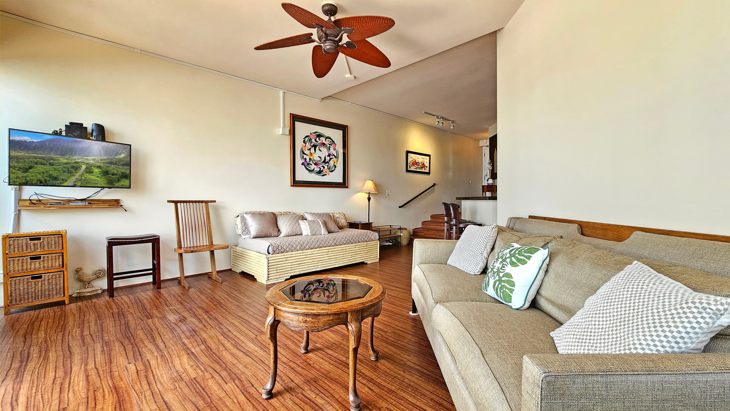 Spacious Lanai & Relaxing Vibes, Free Parking. - Image 2