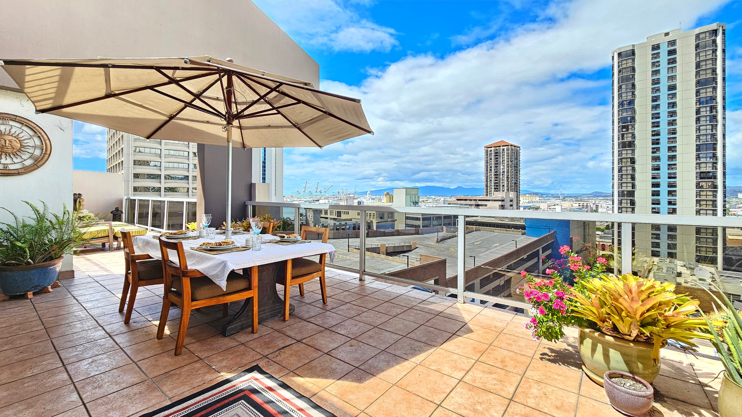 Spacious Lanai & Relaxing Vibes, Free Parking. - Image 15
