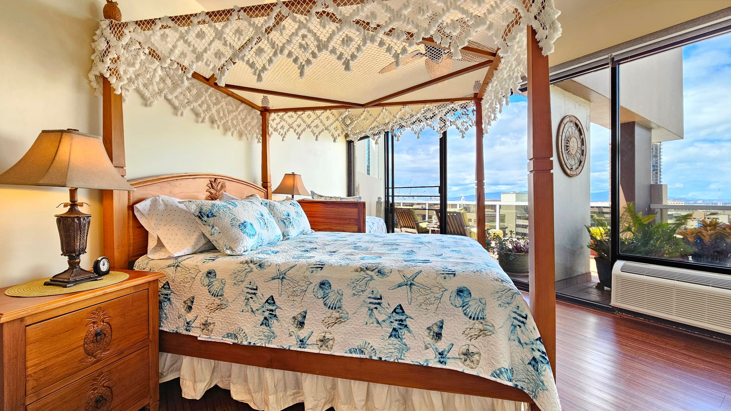 Spacious Lanai & Relaxing Vibes, Free Parking. - Image 11