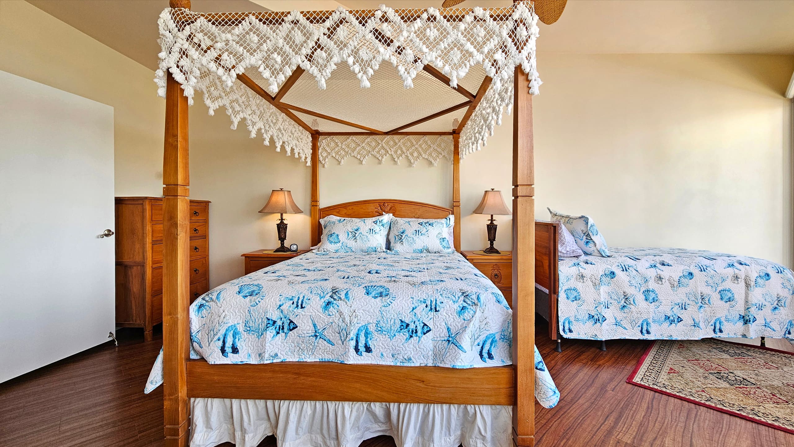 Spacious Lanai & Relaxing Vibes, Free Parking. - Image 10