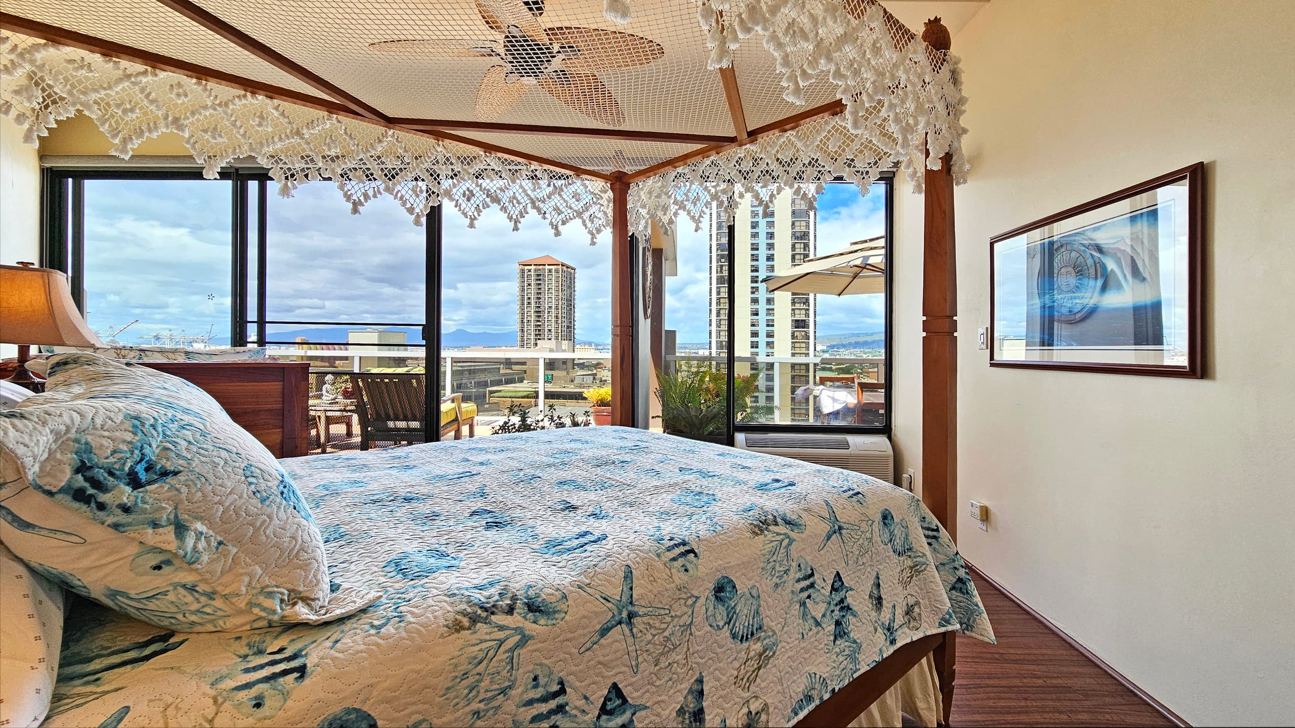 Spacious Lanai & Relaxing Vibes, Free Parking. - Image 13