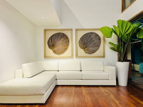 Spacious 3000 sqft PH in Versalles CloseTo Granada