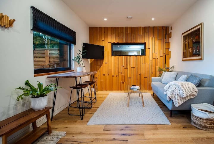 Luxe Passive Garden Suite | Serene & Sustainable - Nanaimo