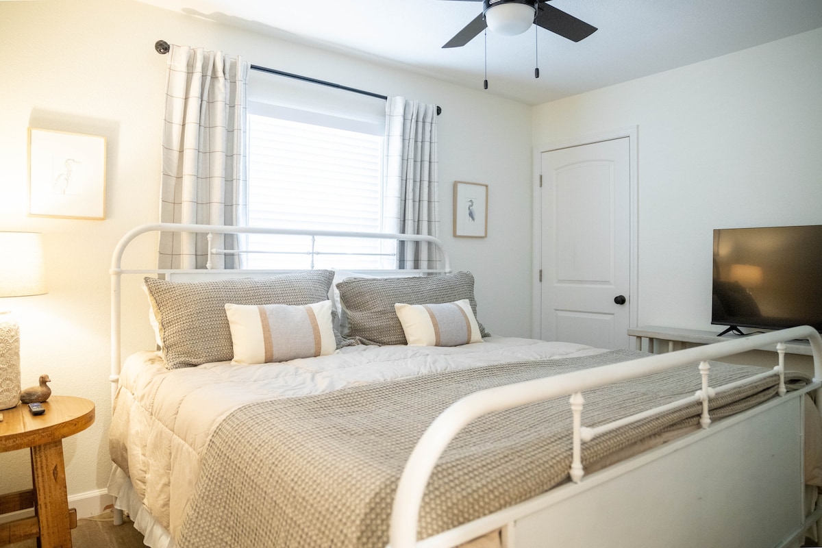 Primary Bedroom with King bed & Smart TV