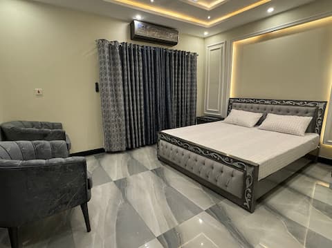 Luxury 5-Bedroom Family Home in Prime Bahria Town