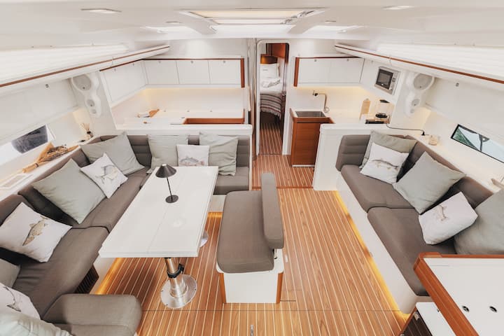 Luxury Sailboat Getaway - Lisboa