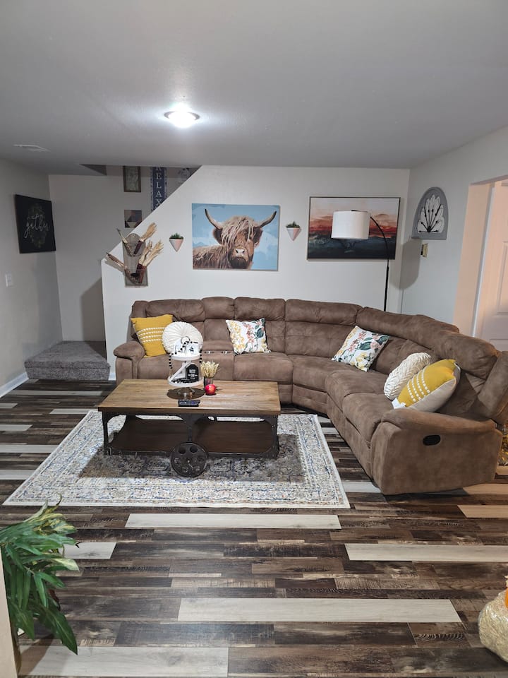 Super Comfy Farm style Downtown!