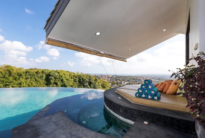 Luxurious & Tranquil Oasis ~ Pool ~ Stunning Views