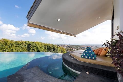 Luxurious & Tranquil Oasis ~ Pool ~ Stunning Views