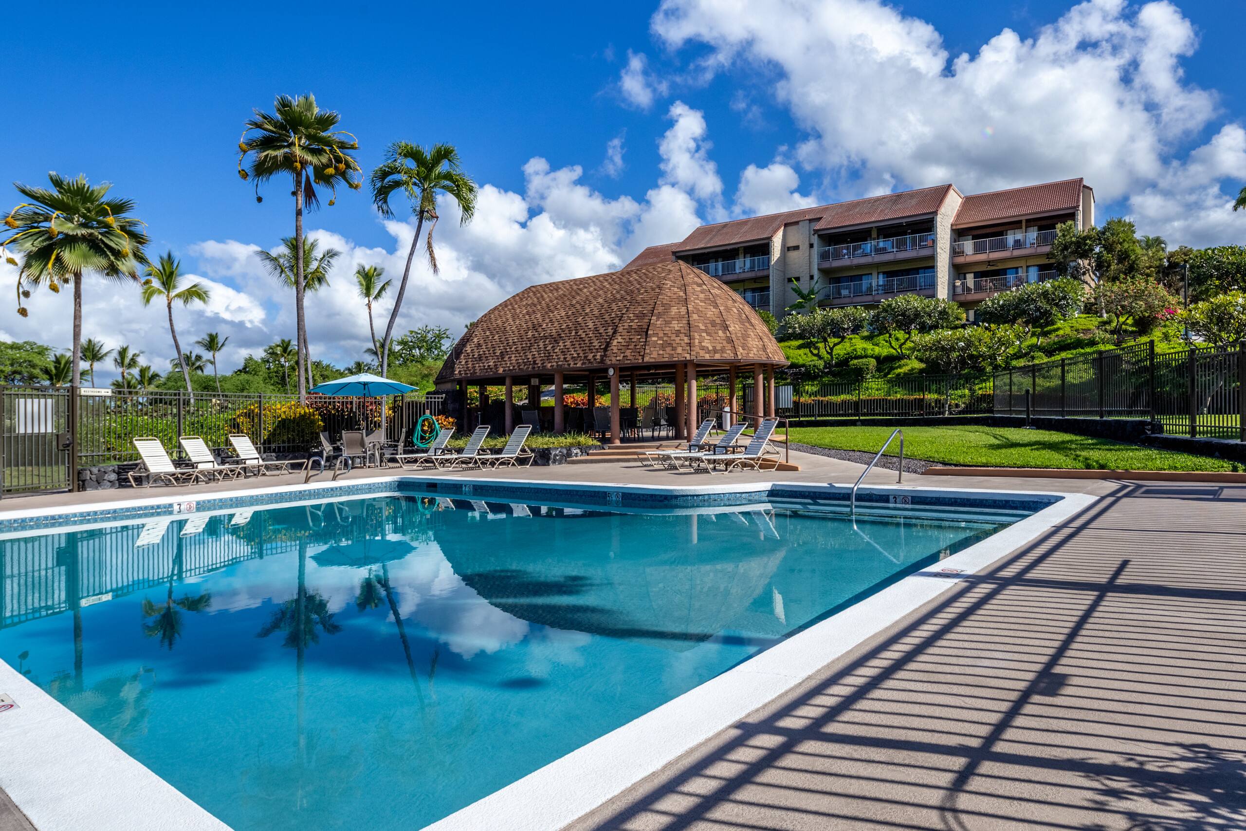 Condo in Kailua-Kona · ★4.89 · 3 bedrooms · 4 beds · 3 baths - Image 59