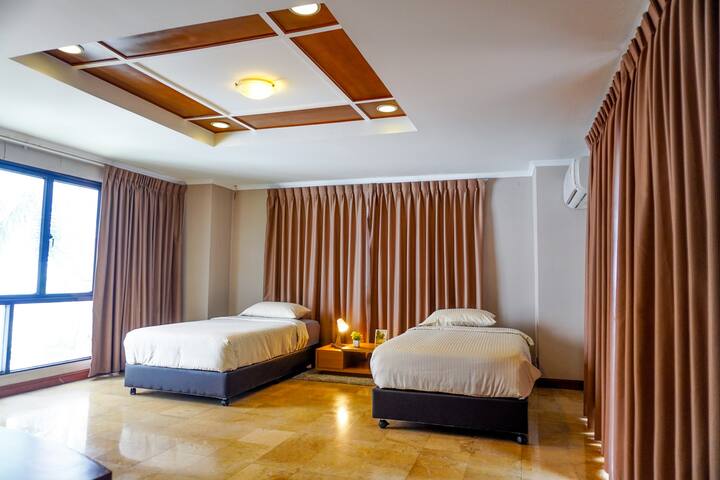Young place apartment 4 bedrooms in sukhumvit 23 gallery image 2