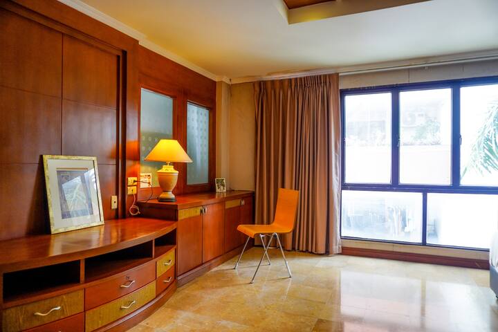 Young place apartment 4 bedrooms in sukhumvit 23 gallery image 3