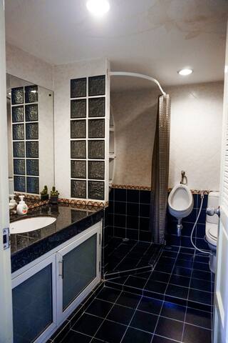 Young place apartment 4 bedrooms in sukhumvit 23 gallery image 4