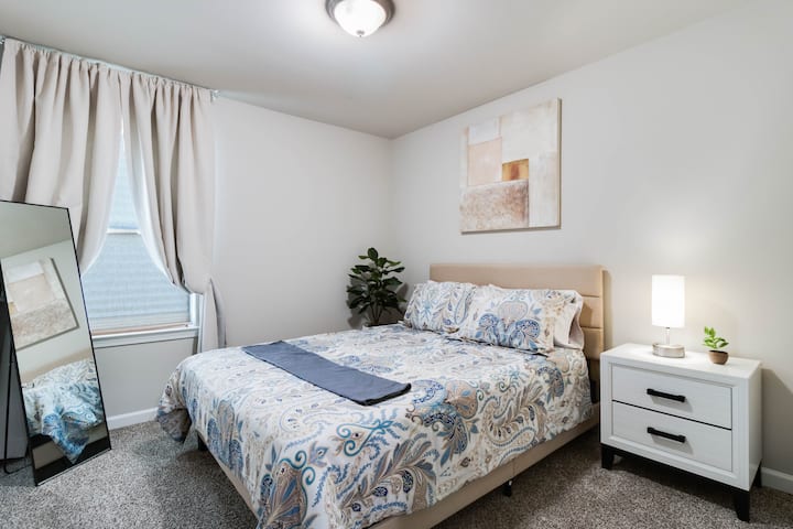 Kitanda cha malkia cha starehe #1