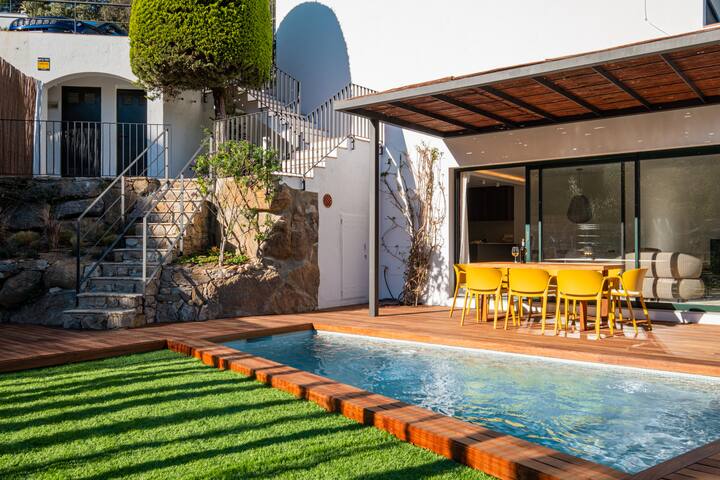 Newly Renovated Seaside Home gallery image 2