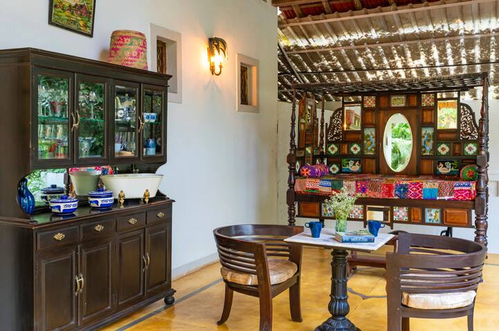 Dining area image 1