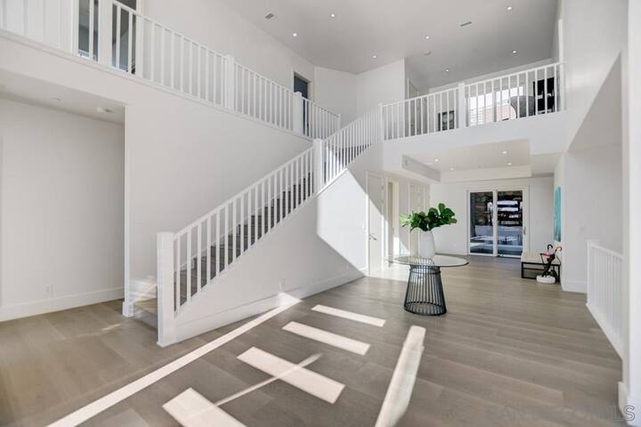 Oceanview Retreat with Pool gallery image 4