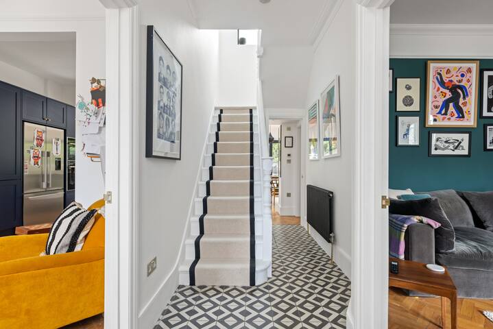 Luxury Victorian Home gallery image 3