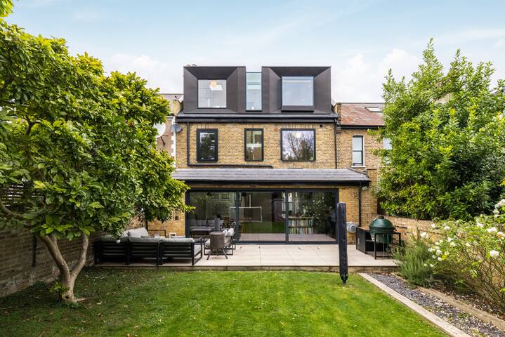 Luxury Victorian Home gallery image 2