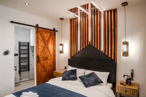 Top Airbnb: Urban Oasis in Mjesni Odbor školjić Stari Grad