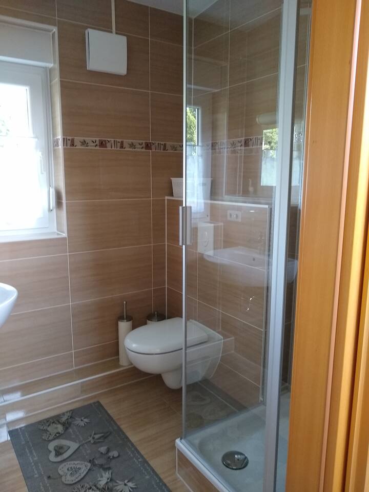 quite room for 1-2 persons in green own bath