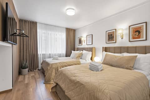 Two Apt Combo in City Center Home