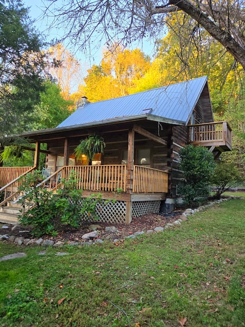 Cozy Log Cabin in Damascus, VA
