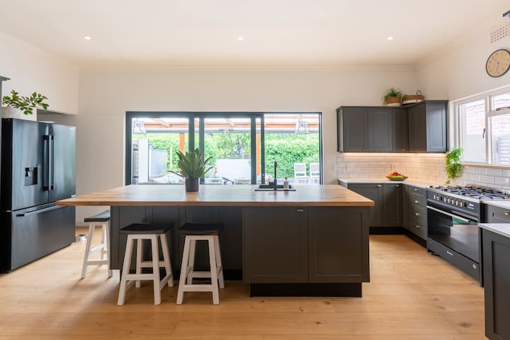 Family house with pool gallery image 2